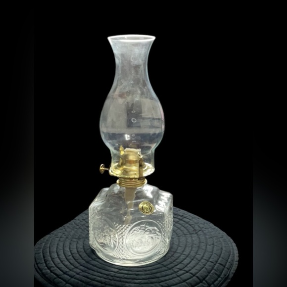 Vintage LampLight Farms Oil Lamp Clear Glass Base Horse & Buggy Design - Picture 2 of 12